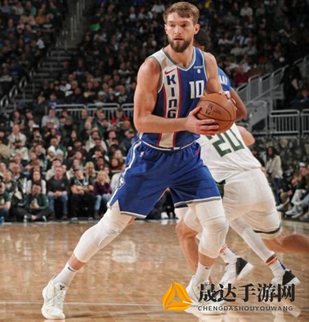 NBA赛场热血激战：利拉德关键时刻准绝杀雄鹿，带领开拓者挫败火箭，稳挺西部赛区位置