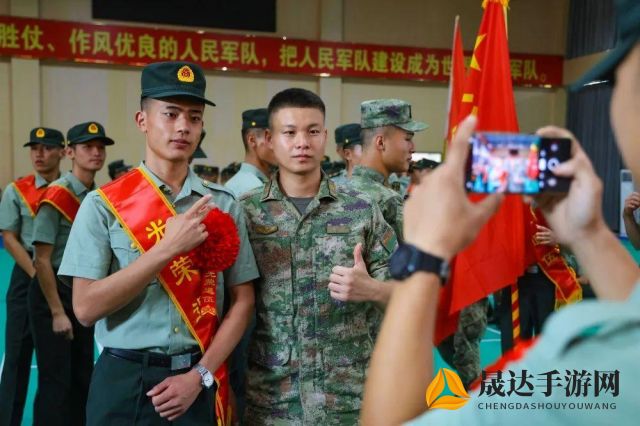 舰上女兵满天星-军舰之母的光荣和挑战，揭秘中国海军女兵的日常生活与精神风貌